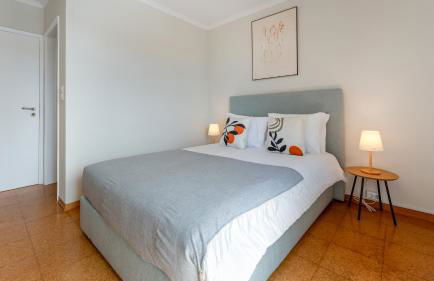 Comfy 3 BDR Flat With Pool & Balcony by LovelyStay - Photo 18