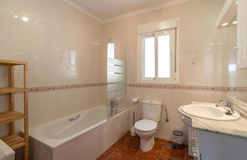 Villa Flamenca, comoda con piscina privada, barbacoa by AndaraHolidays - Foto 19