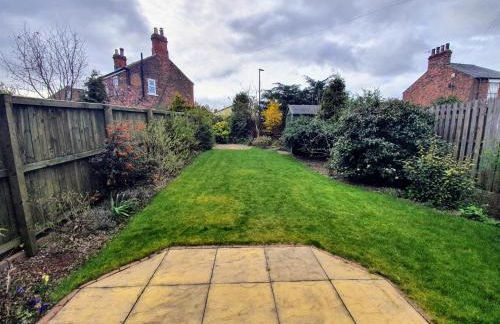 Beverley Central Townhouse Free Parking Sleeps 8 - Photo 17