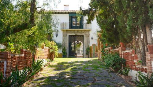 Hacienda Clavero Three Patio Apartment - Photo 2