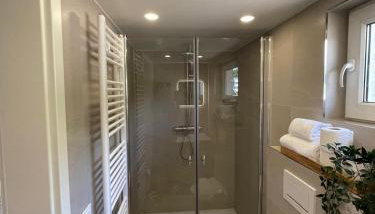 Five Studios - Premium Rooms with King Size Bed, Kitchen, AC, close to Ramstein Air Base - Foto 3