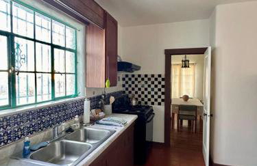 3 bed 2 bath Hacienda near Downtown and NMSU. - Photo 5