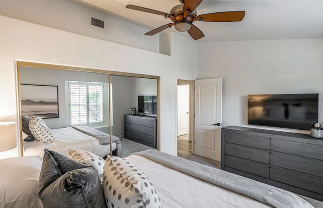 New Listing! Stylish 4 Bdrm W/pool and Game Room - Foto 10