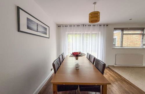Bassetts House - Spacious! - Sleeps 7 - Close to PRUH Hospital - Free Parking - Photo 5