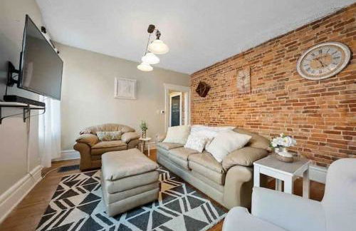 The Village Townhouse - 5 BR - Photo 8