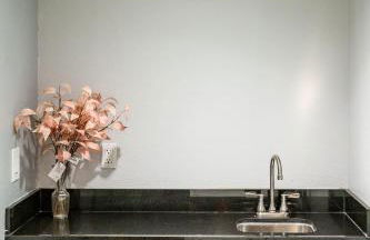 Serene Hilltop Oasis Above the City w Private Pool - Foto 71