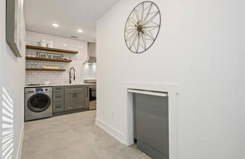 Lux Stay's Modern Loft Style Tiny Home in ATL - Foto 47