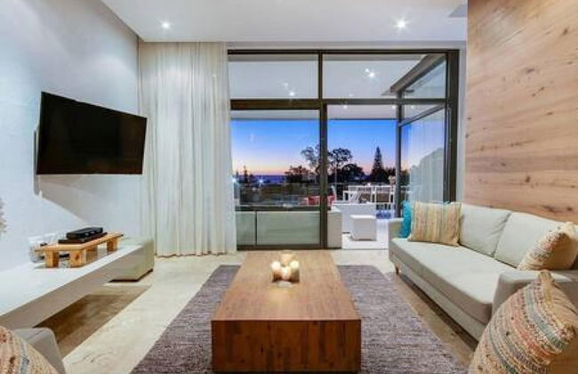 Dual Level Apartment Walking Distance to the Beach Harrier Place - Foto 2