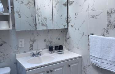 Luxury 3 BedRoom Apartment with Private Entrance plus Free Parking - Foto 11