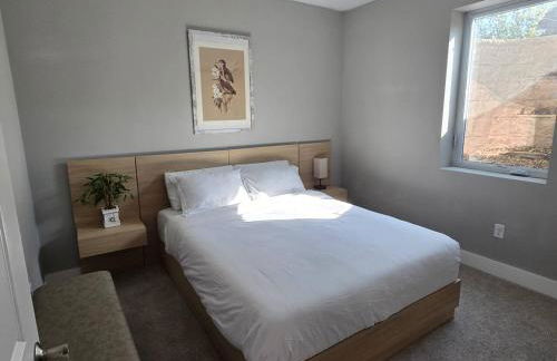 Luxury Downtown Cedar Falls Retreat - Pool Table - Outdoor Dining - Sleeps 12 - Foto 11