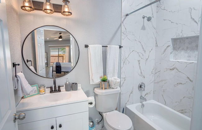 Newly Remodeled 4BR 2BA Near Amazing Downtown - Photo 15