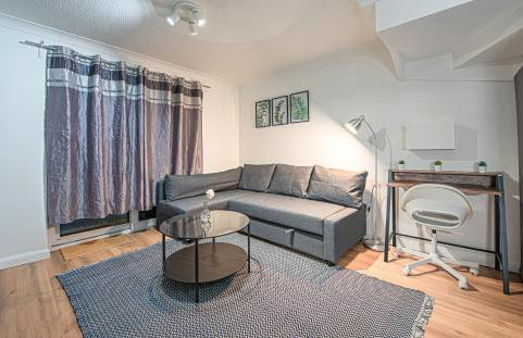 Bright Cosy Cottage with Parking and Outdoor Patio - Foto 12