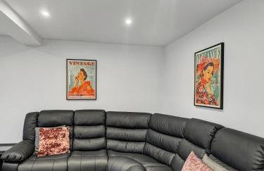 Sleeps 8, 4 bed 2 bathroom house with parking Balderton - Foto 13