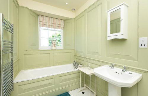 The Vicarage - Grand Country House, Walking Distance to Padstow and with Pub Across the Road - Foto 13