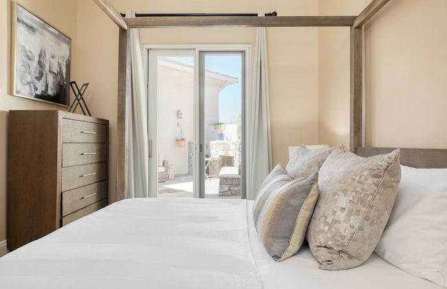 Modern Temecula Mansion w Pool, Hot Tub, Guest House & Valley Views Camila by Avantstay - Photo 30