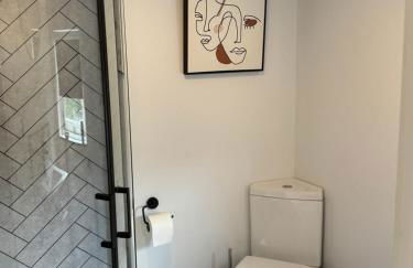 Robins' Rest - 22 Caer Beris Luxury Lodge Park NEW Sleeps 6 Riverside Reteat - Foto 10