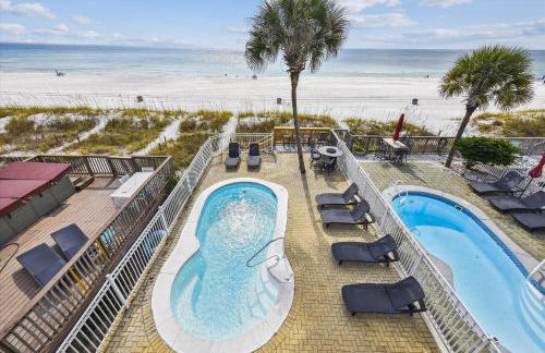 Just Beachy - 5 Bedroom Beach Front Home! Sleeps 20 Home by RedAwning - Foto 79