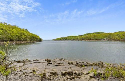 Cozy Lakeside Getaway - Outdoor Theater - Free Early Check-In- 4min to Silver Dollar City - Foto 20