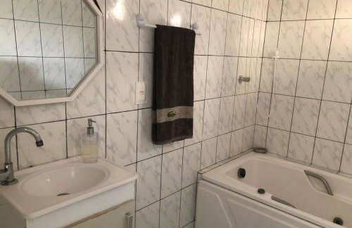 Praia do Flamengo 150m da praia Casa Ballalai - Foto 17