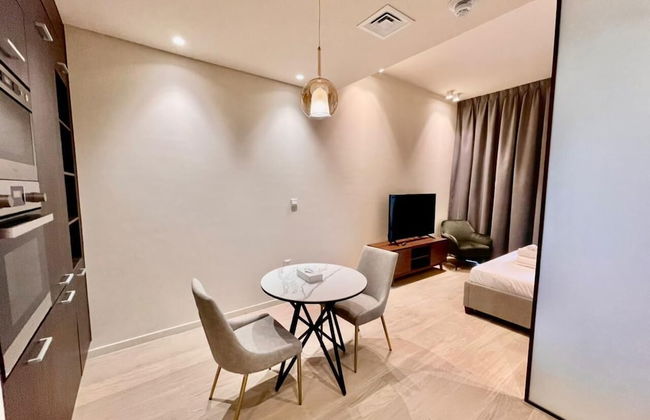 Park View Spacious Studio With Balcony - Photo 5