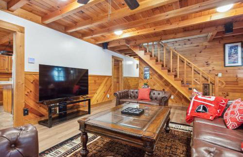 Cabin Bliss - Just 1 Mile from Lake Lanier - Foto 1