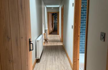 Distillers Cottage, Peaceful rural retreat in Lanarkshire, onsite craft distillery, hot tub, bbq hut, central for exploring Scotland - Photo 12