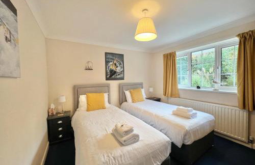 4 Bed Retreat with Balcony & Estuary views - Photo 36