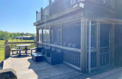 Spacious Salmon River Waterfront Lodge for 6 - Foto 41