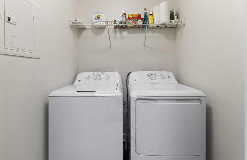 New Seasonal Comfort near USC and Riverwalk Trails - Foto 12