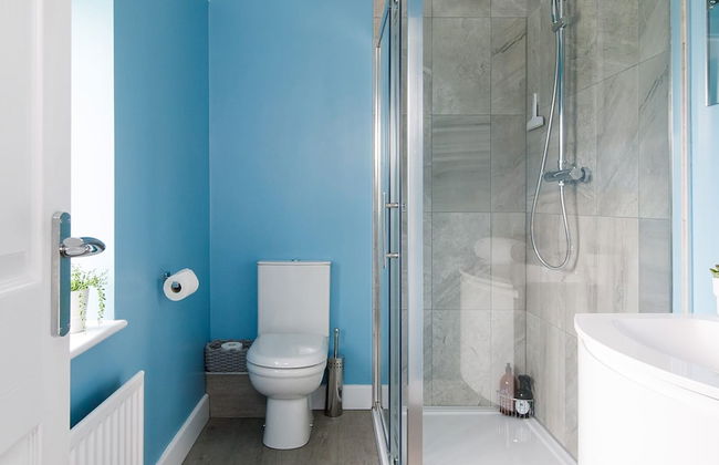 Bright Modern 4 br House 100 Metres From Beach - Photo 34