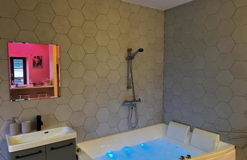 Studio POP avec Balnéo en centre-ville - Foto 10