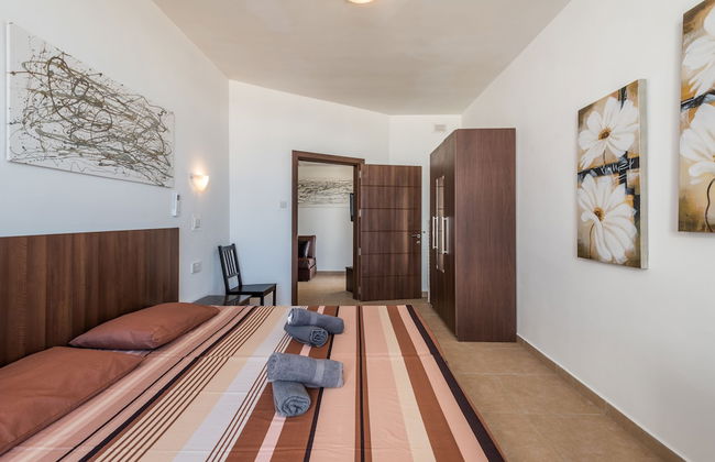 Seashells 2 bedroom Apartment with sunny terrace with stunning panoramic sea views by Getaways Malta - Foto 7