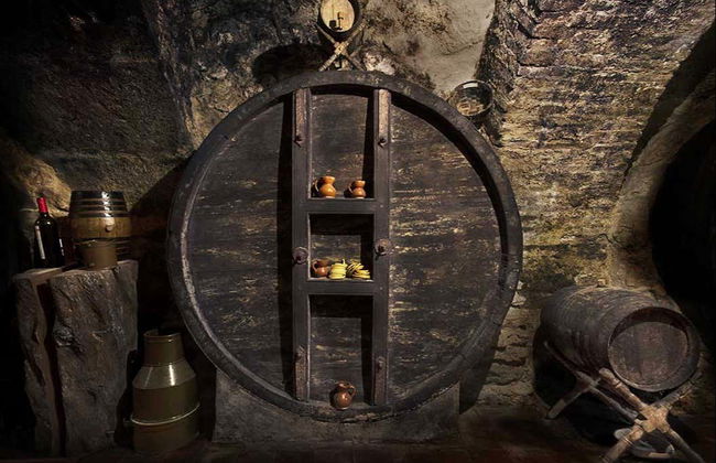 Visita a la Bodega Histórica Don Carlos con cata de vinos - Foto 2