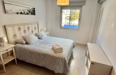 Apartamento a pie de playa con una amplia terraza - Foto 9