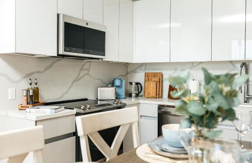 Stunning 2BR apartment steps from Santa Monica pier - Photo 7