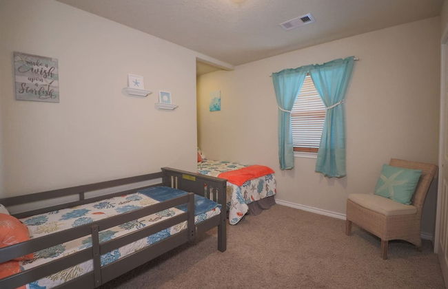 Superb Home With Private Walkover to Beach - Foto 34