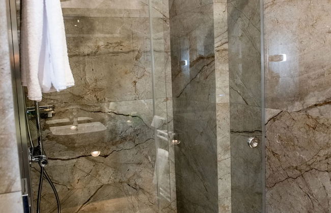 Agora Boutique - Photo 53