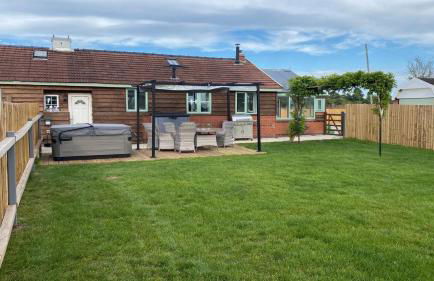 Wisteria Barn hot tub holidays in the Cotswolds - Foto 39