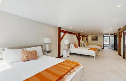 Red Barn & Blueberries - Photo 21