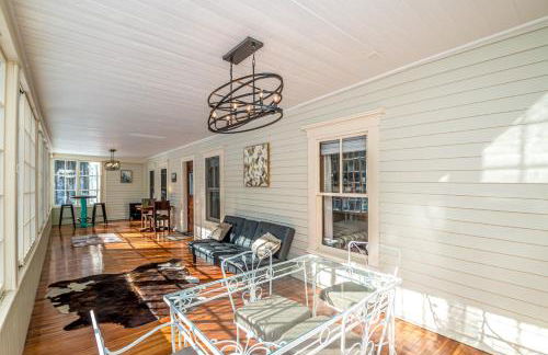 Whispering Waters Farmhouse and Wedding Barn - Foto 59