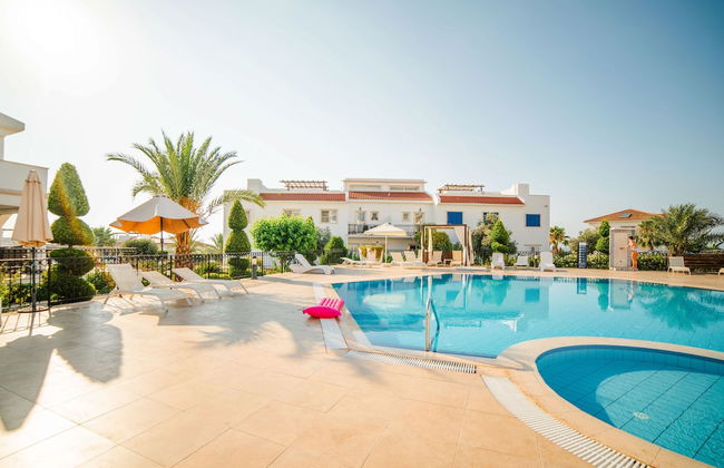 Sunny and Family Friendly Apartment Directly at the Pool - Foto 1