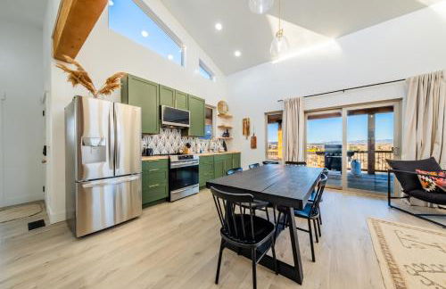 Brycegate Retreat. Stunning Views. Modern Comforts. - Photo 21