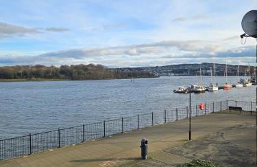 Spacious Riverfront Apartment - Foto 9