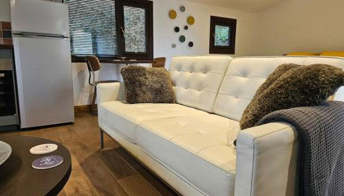 Treetops Lodge, private Cornish hideaway, parking, garden - Foto 5