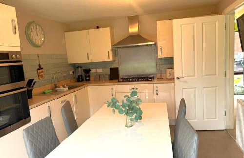 Spacious Modern 4-Bedroom Detached Home in Corby - Foto 35
