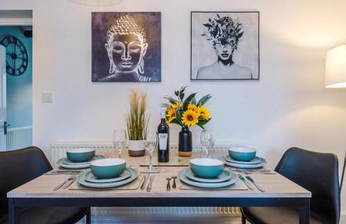 Charming 1-bed house in Chester by 53 Degrees Property, Ideal for Couples & Business, Amazing Location - Sleeps 4 - Photo 8