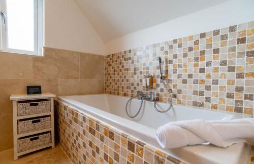 Trewhiddle Retreat V17 by Together Travel - Luxury 4-Bedroom Villa - Foto 28