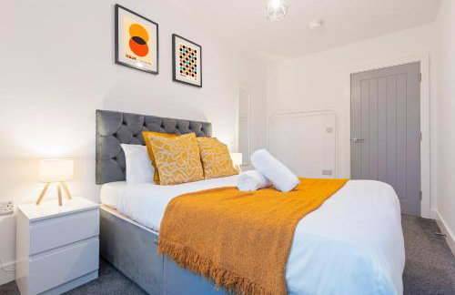 Stylish Two Bedroom Apartment - Secure Parking & Balcony 9MC - Photo 28