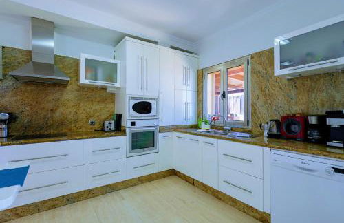 Luxury 5 star Villa Violetta with amazing sea view, jacuzzi and heated pool - Foto 17