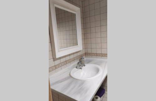 Beautiful Duplex with a Patio - Photo 18